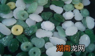 翡翠吊坠怎么清洗保养,翡翠吊坠的保养