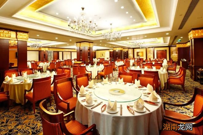 艾葳格兰咖啡厅紧靠湖边