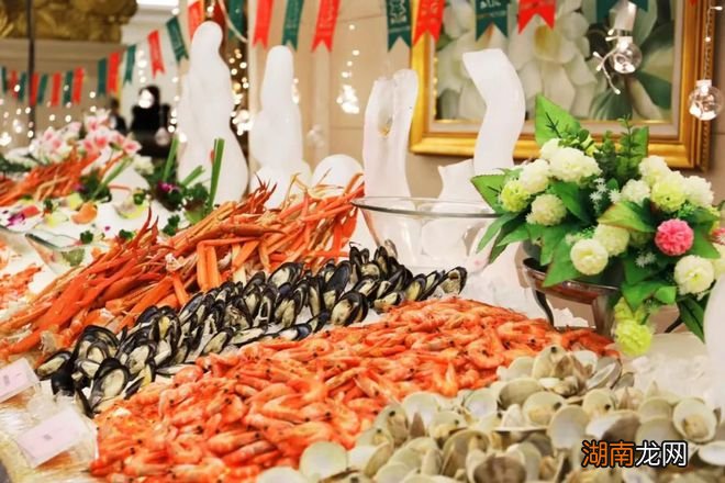 艾葳格兰咖啡厅紧靠湖边