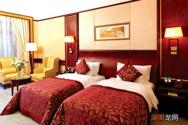 艾葳格兰咖啡厅紧靠湖边