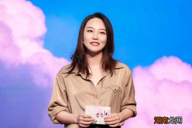 有一名听友在凌晨1时13分留言说:“我感觉自己快要撑不住了