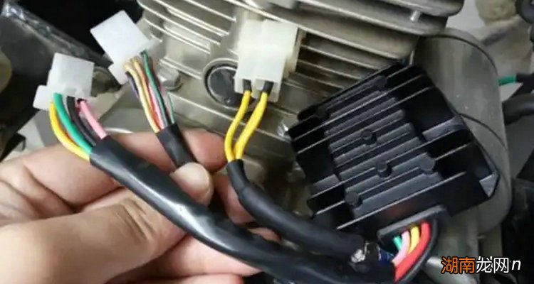 摩托车点火器的工作原理及作用