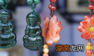 翡翠手镯怎么认真假 翡翠玉镯真假怎么开法