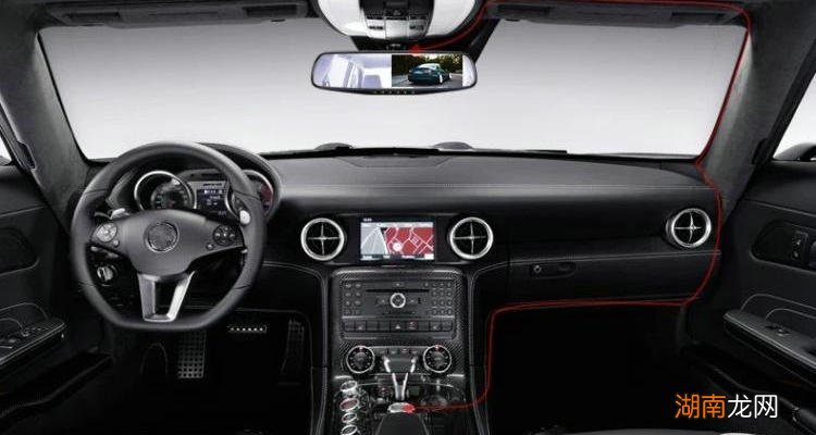 先装行车记录仪对汽车贴膜有影响吗