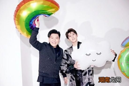 就是在左上角的地方有一个很小的图标