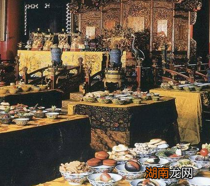 在古代成为皇帝是一种什么体验 皇帝过得很潇洒自由吗