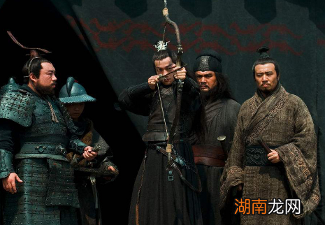 曹操在处置吕布前，为什么要征求刘备的意见？