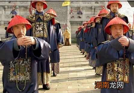 清朝官员退休后每年有50两退休金 相当于现在的多少钱