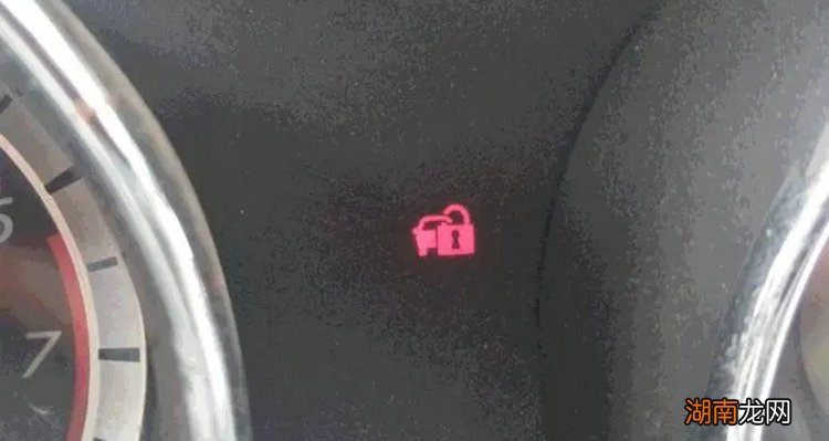 一个车上面一把锁什么意思