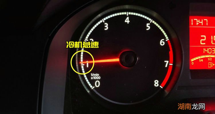 冷车启动怠速1500转正常吗