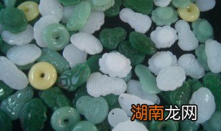 天然翡翠有黑脏怎么办 翡翠里面有黑点