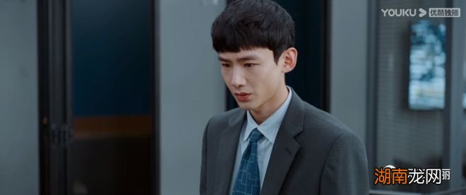 这一届职场新人都好「早熟」