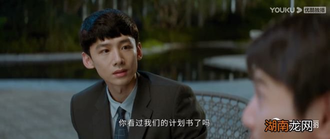 这一届职场新人都好「早熟」