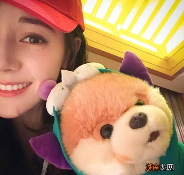 迪丽热巴罕见晒生活照一个细节暴露感情现状