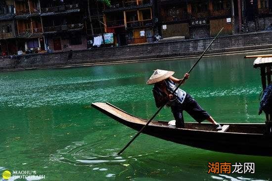 从恋地、失地再到寻地:沈从文小说中的人地情感变化