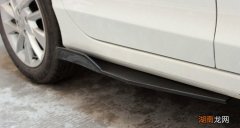 汽车裙边塑料件刮了怎么办