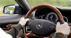 高速120方向盘抖动是什么原因