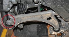 汽车下摆臂坏了有什么症状