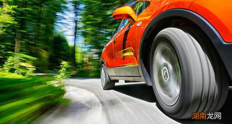 汽车高速行驶对地面压力会变小吗