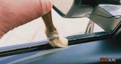 车窗玻璃震动异响怎么解决