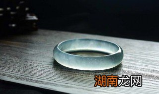 翡翠还没有带出现裂纹怎么回事