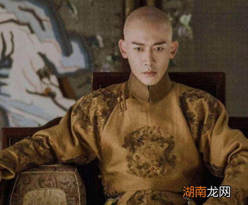 宠臣和珅为什么不是领班军机大臣？