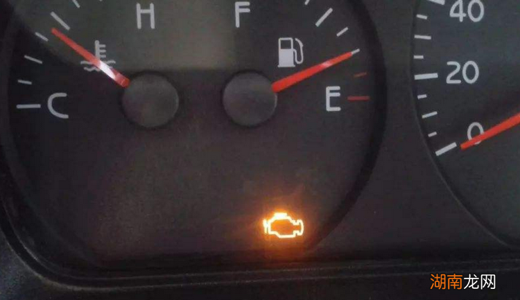 发动机故障灯亮起的原因有哪些