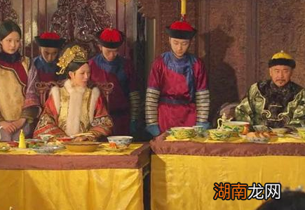古代皇帝吃饭讲究排场 皇帝吃剩下的饭菜怎么处理