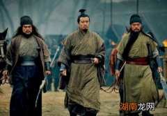 刘备不论在哪里打仗，身边为何带着张飞而不是关羽？