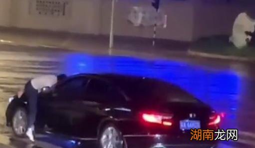 江苏一女子不想分手“式”挽留男友对方反应让其崩溃