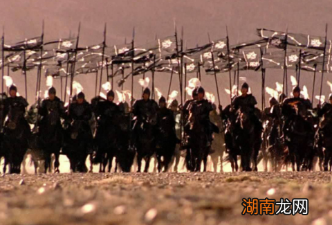 王翦出征前向秦始皇讨要大量赏赐,秦始皇为何不生气?