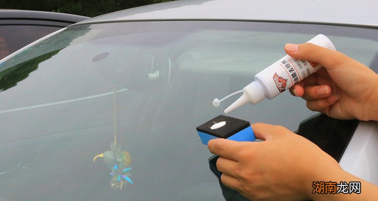 酒精能去除汽车玻璃油膜吗