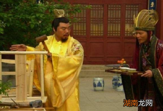 明熹宗朱由校怎么传奇给弟弟朱由检?