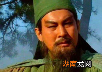 关羽十分自傲,为何却不敢轻易挑衅吕布呢?