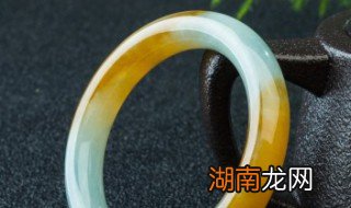 翡翠手镯有细微裂纹怎么办，翡翠手镯有裂纹怎么处理