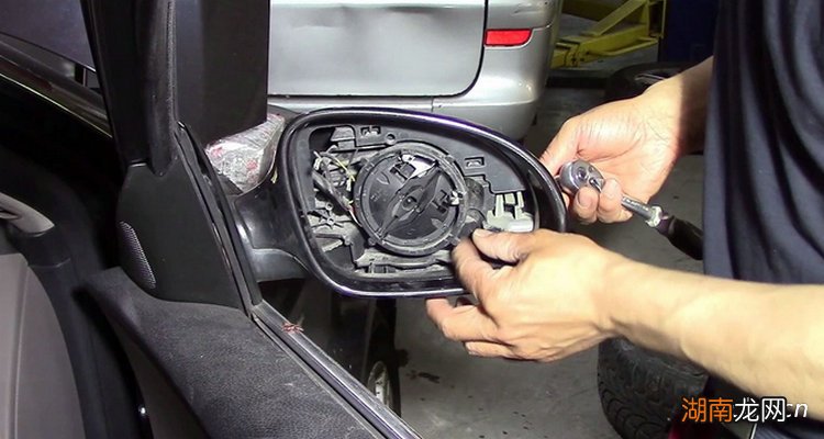 外后视镜怎么拆下来