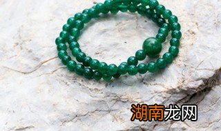 绿翡翠叶子发白灰是怎么回事儿