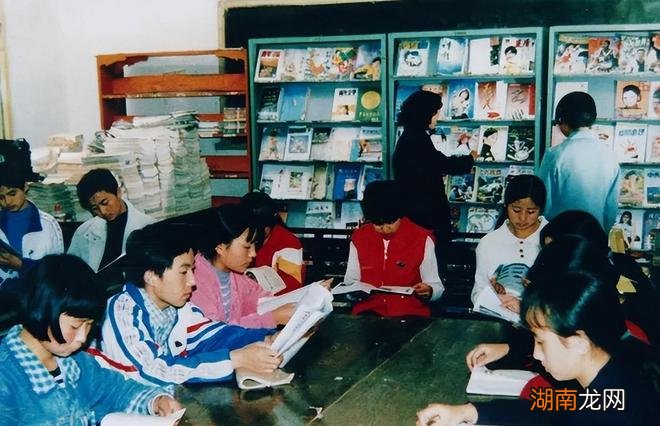 著名主持人王芳年少成名依旧尽职尽业成为妈妈后转为情感博主