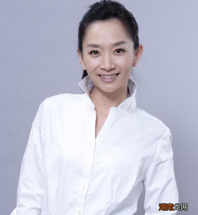 著名主持人王芳年少成名依旧尽职尽业成为妈妈后转为情感博主