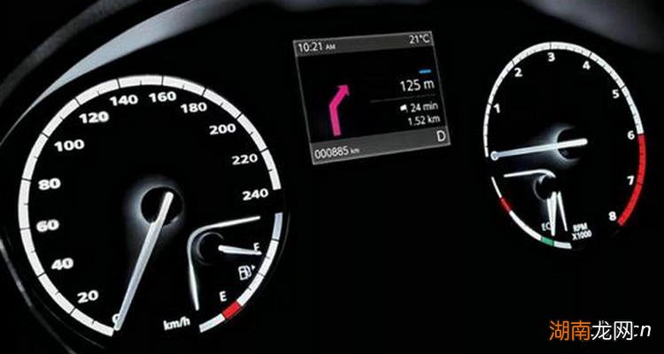 突然显示一个红色的车符号怎么回事