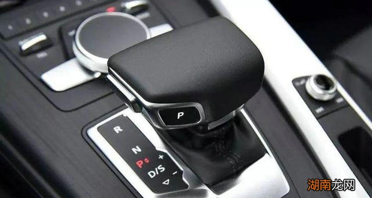 自动挡下坡可以挂空挡吗