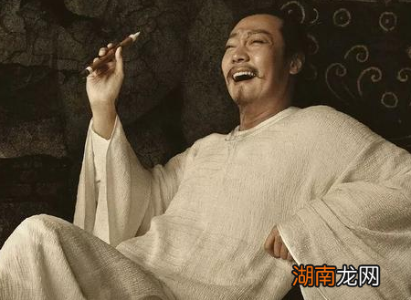 《将进酒》中妇孺皆知的名句,李白是如何创作出的?