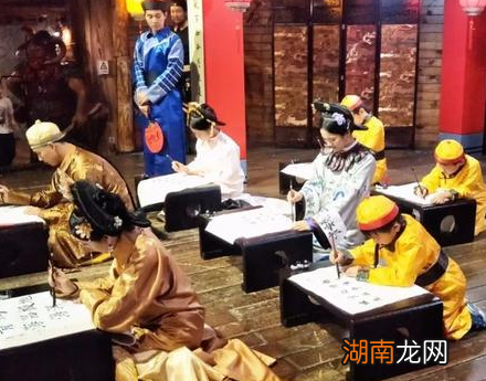 清朝皇子们生活到底是什么样的 他们生活真的很清闲吗