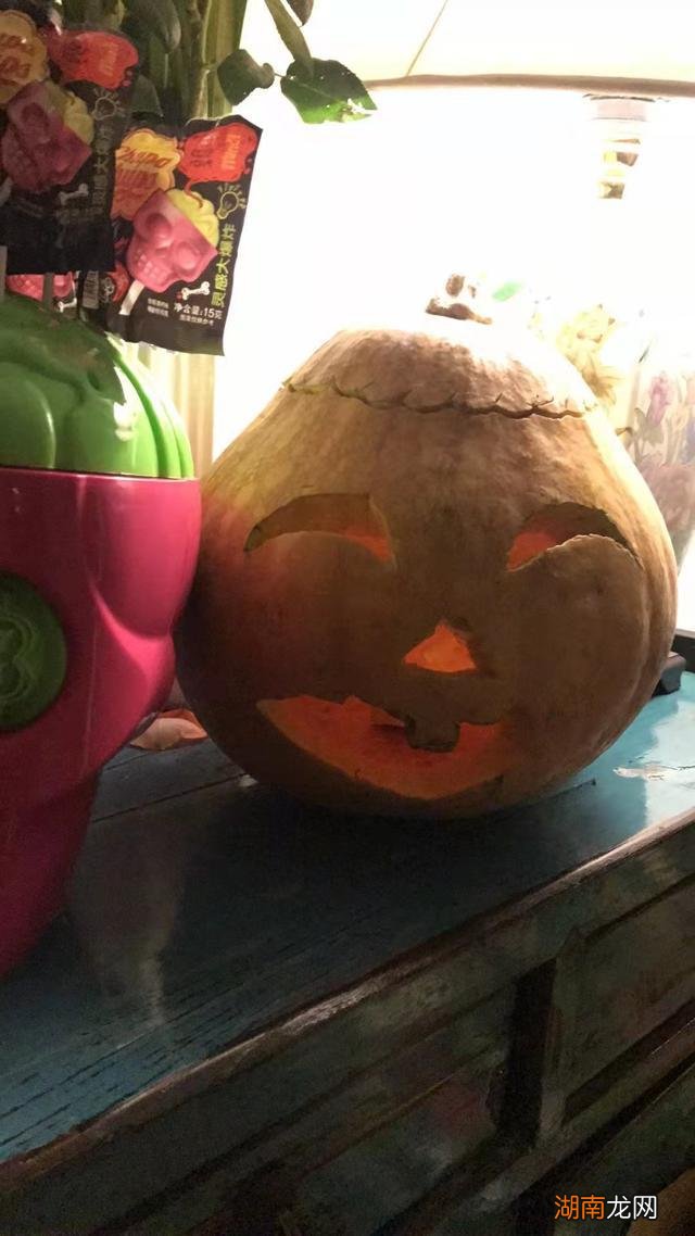 43岁殷桃在北京的豪宅，家中布满名贵花草和家具，价值超百万