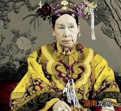 清朝妃子指甲为什么那么长 古人不会影响正常生活吗