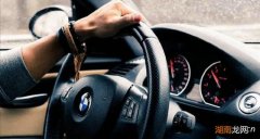 方向盘打死有异响正常吗