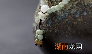 翡翠在水里怎么辨别真假 把翡翠放到水里如何鉴别真假