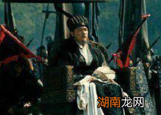 刘备登基后,为何马超的官职比张飞高呢?