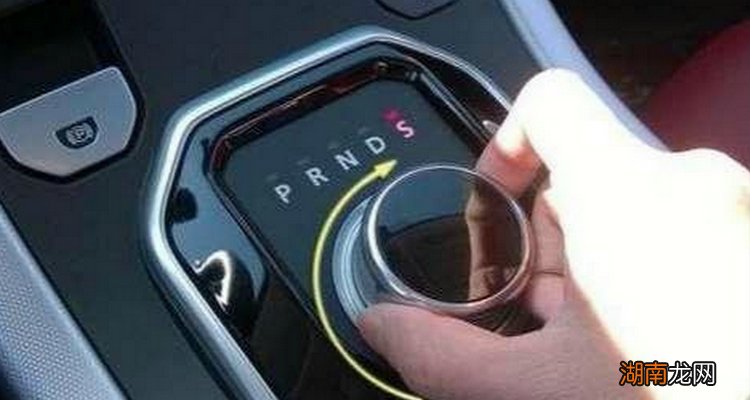 新手开自动挡汽车的起步教程