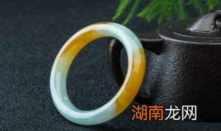 什么样的翡翠手镯是好的 老翡翠手镯有什么特点